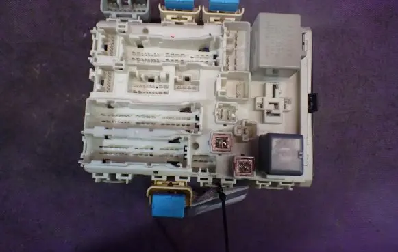 Toyota Yaris Fuse box set 82730-52371