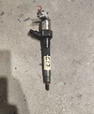 Mazda CX-7 Fuel injector R2AA13H50