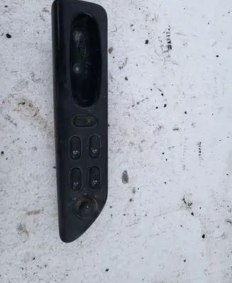 Renault Laguna I Electric window control switch 7700822337