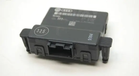 Audi TT TTS Mk2 Gateway control module 1K0907530J