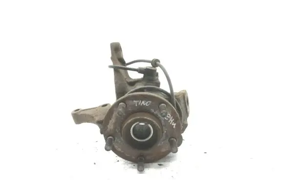 Nissan Almera Tino Front wheel hub