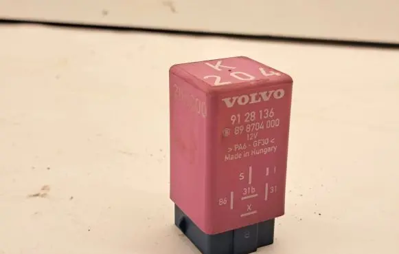 Volvo S70 V70 V70 XC Window wiper relay 9128136 898704000