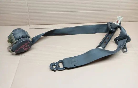 Renault Trafic II (X83) Front seatbelt 65858 2462004