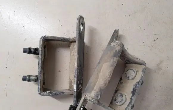 Nissan X-Trail T31 Loading door hinge set 