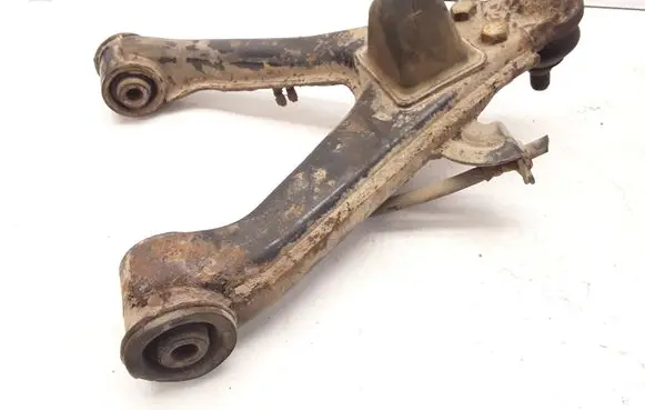 Mitsubishi Pajero Front lower control arm/wishbone MR418534