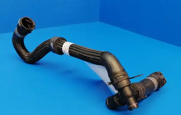 Land Rover Evoque II Engine coolant pipe/hose K8D28C480AA K8D28C480