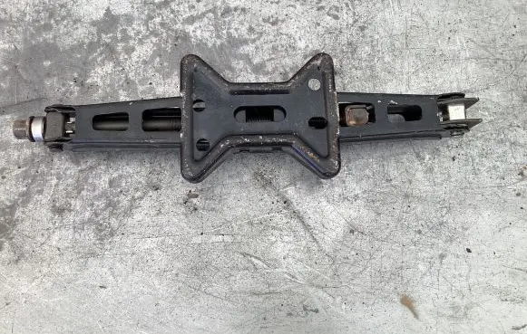 Cadillac CTS Lift Jack 