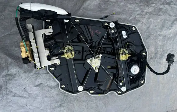 Alfa Romeo Tonale Front door window regulator with motor