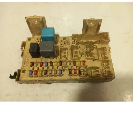 Toyota Avensis T250 Fuse module t20gf10 676781907 04090199789N