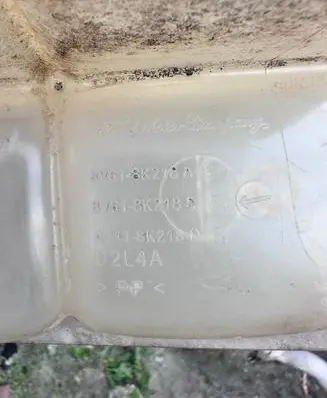 Ford Focus Coolant expansion tank/reservoir 8V618K218A AV418K218A