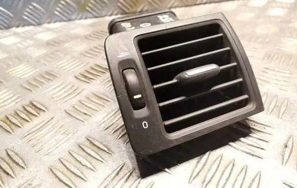 Volvo C30 Dashboard air vent grill cover trim 39888290