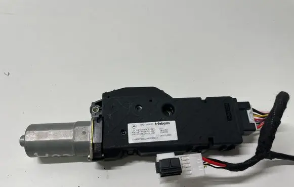Mercedes-Benz E AMG W213 Sunroof motor/actuator W2139067406