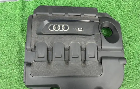 Volkswagen Golf VII Engine cover (trim) 04L103925R 4012590G BAGF10MD20