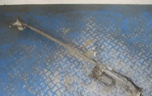 Opel Zafira B Front wiper linkage and motor
