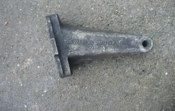 Mercedes-Benz COMPAKT W115 Engine mounting bracket 1152230504