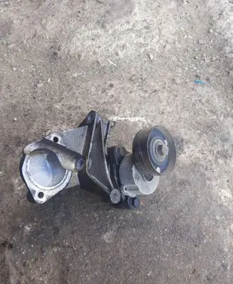 Opel Vectra B Power steering pump mounting bracket 90502772 0822680