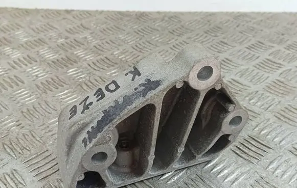MG ZS Gearbox mounting bracket P10592204