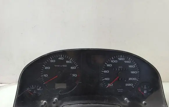 Audi 80 90 B3 Speedometer (instrument cluster) 81117477