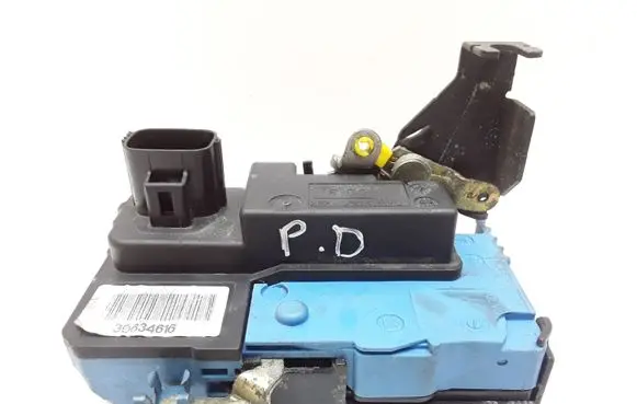 Volvo S60 Front door lock 30634616