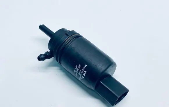 Volkswagen PASSAT CC Windscreen/windshield washer pump 1K5955651