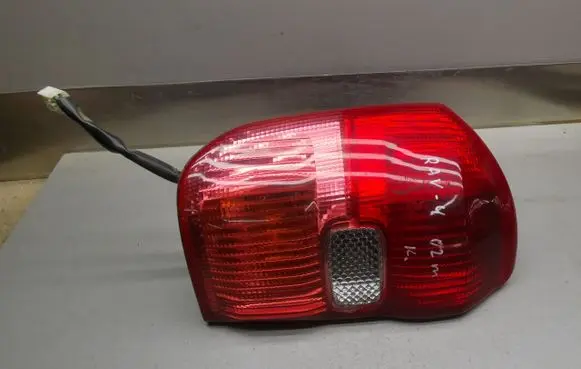 Toyota RAV 4 (XA20) Rear/tail lights