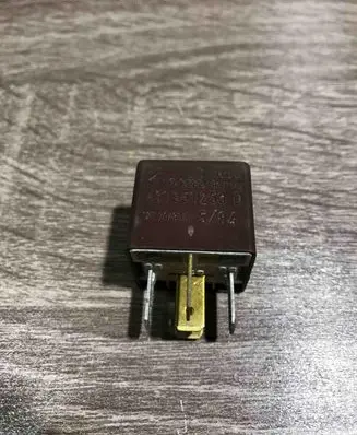Audi A6 S6 C4 4A Other relay 431951253D