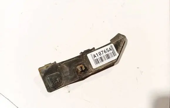 Rear bumper mounting bracket