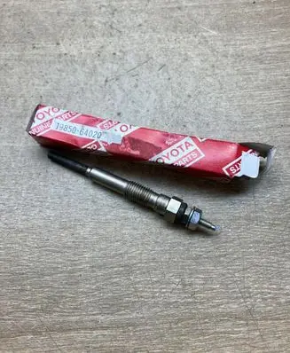Toyota Avensis T220 Glow plug 1985064020
