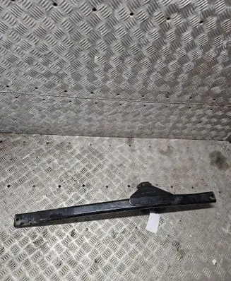 Engine mounting bracket