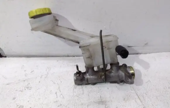 Nissan X-Trail T30 Master brake cylinder