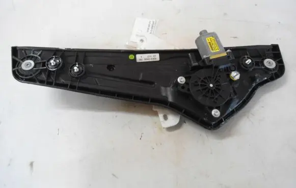 Hyundai Veloster Front window lifting mechanism without motor 82460-2V000