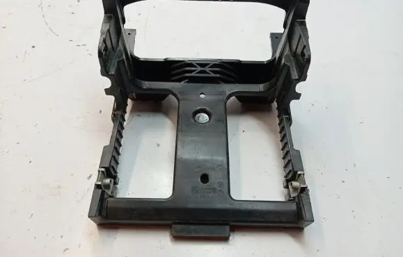 Cup holder front