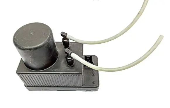 Mercedes-Benz C W203 Vacuum pump 2038000048 0132006365 03176100024