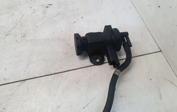 Citroen C5 Turbo solenoid valve 9635704360