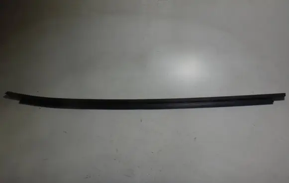 BMW 2 Active Tourer U06 Front door windshield rail 8496295