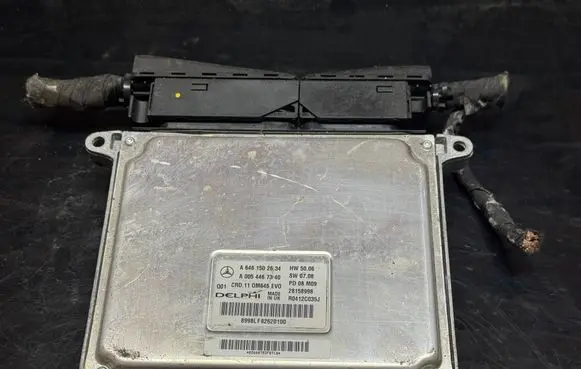 Mercedes-Benz C W204 Engine control unit/module A6461502634 A054467340