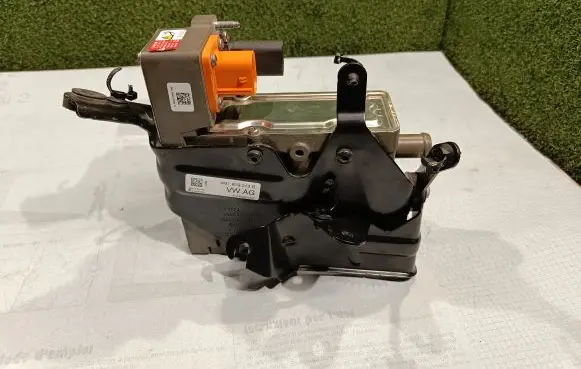 Porsche Cayenne (9Y0 9Y3) Electric engine pre-heating system (optional) 4M1819013B 4M1819013 4M1820196D