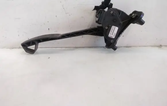 Volvo S60 Accelerator throttle pedal 30636004