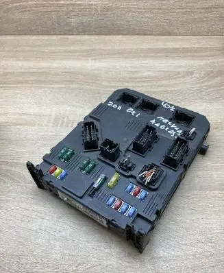 Peugeot 407 Central body control module 9662463380 S120104700N