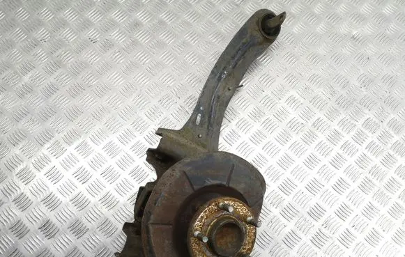 Mazda 5 Rear wheel hub