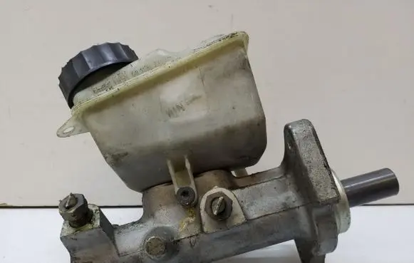 Volvo XC70 Master brake cylinder 8646006