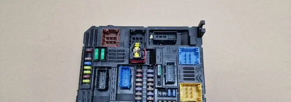 Citroen C3 Fuse module 9847402180