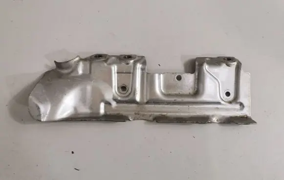 BMW X6 G06 Heat shield in engine bay 8689793