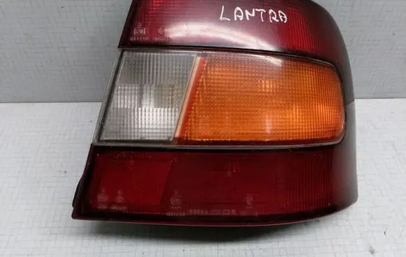 Hyundai Lantra II Rear/tail lights 7R011110 023504