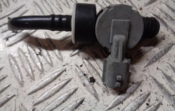 Renault Clio IV Vacuum valve 
