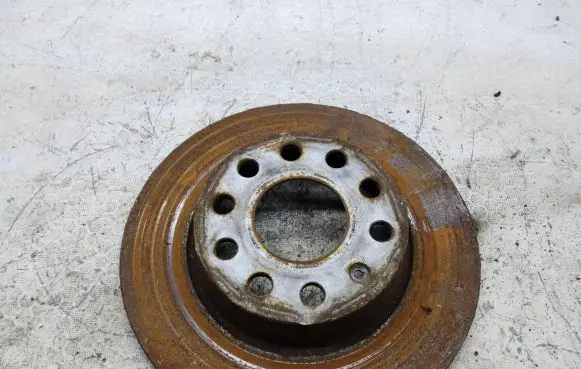 Volkswagen Golf Sportsvan Rear brake disc