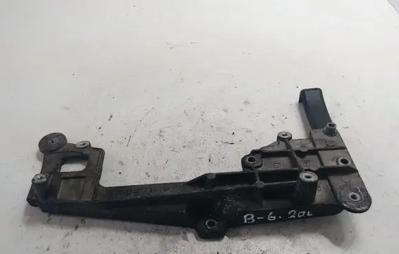 Volkswagen PASSAT B6 Engine mounting bracket 03G131159
