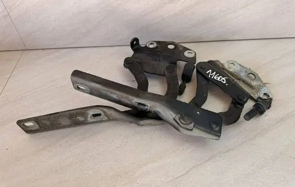 Volkswagen PASSAT B7 Engine bonnet/hood hinges 3AA823301 3AA823302