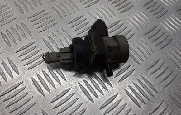 Mercedes-Benz C W202 Valve vacuum 0004701993