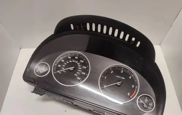 BMW 5 F10 F11 Speedometer (instrument cluster) 9339896